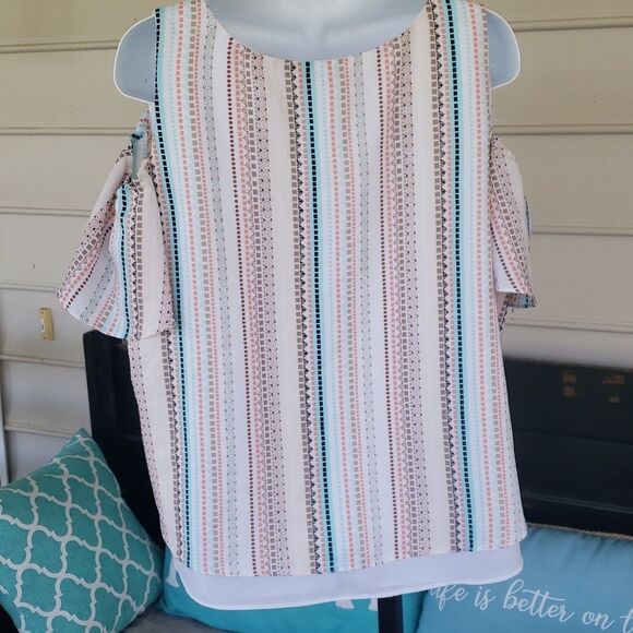 Bisou Bisou cold shoulder top size L - Picture 5 of 12